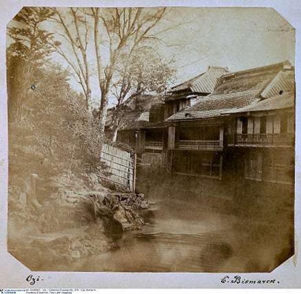 first-photo-of-Japanese-houses-1861-566