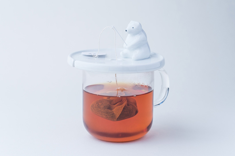 necktie-polar-bear-tea-bag-holder-shirokuma-designboom-01